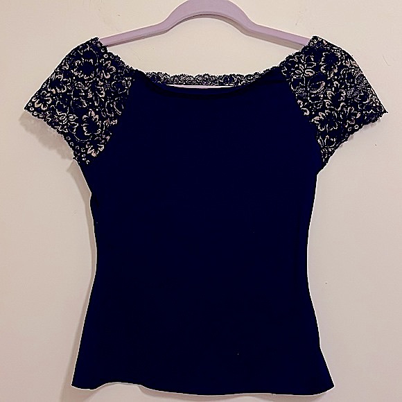 🍒 BOGO 🍒 Stunning Stretchy Silk & Lace OTS Top Description is helpful - Picture 7 of 7